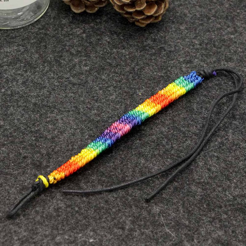 Bracelet brésilien en corde tressée en arc-en-ciel