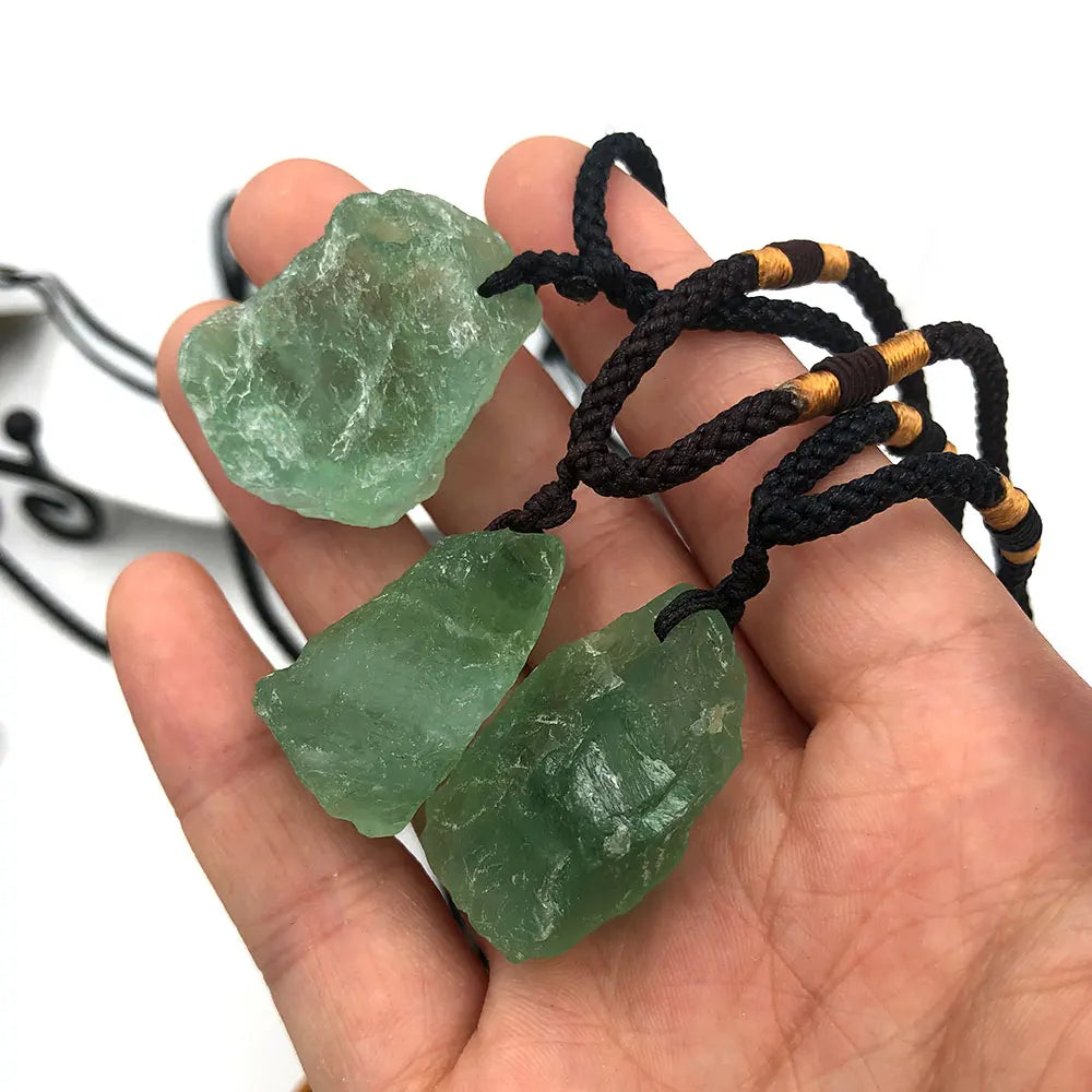 Collier Pendentif en Fluorite Verte Brute