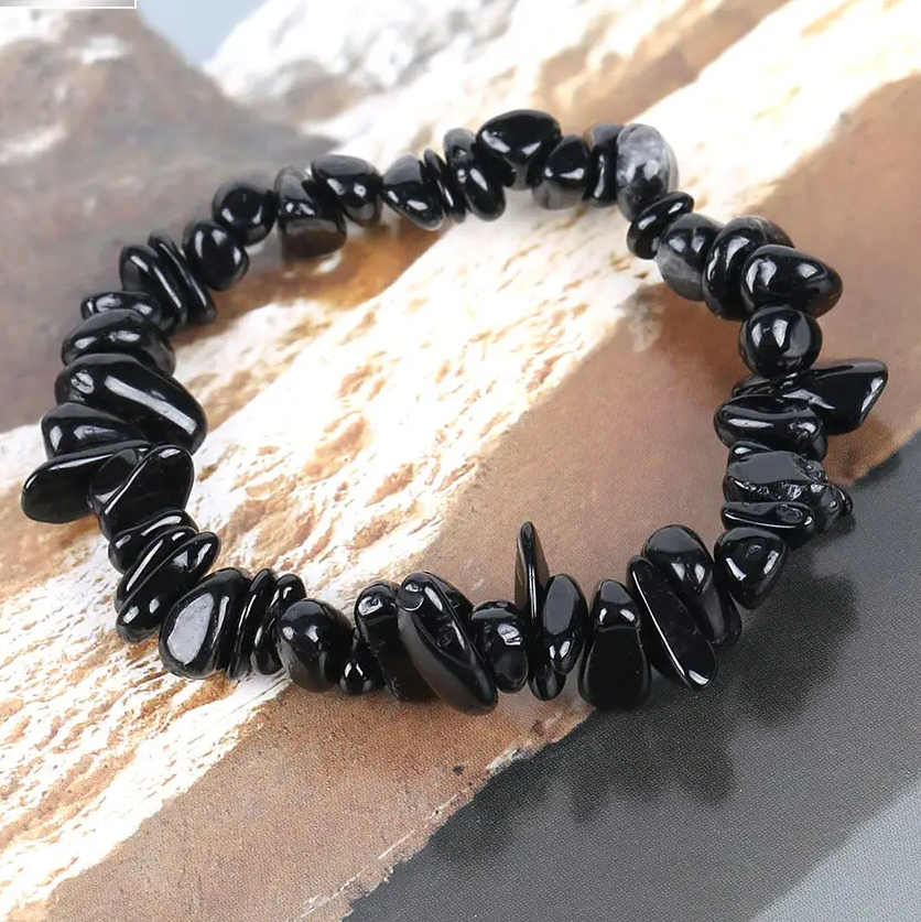 Bracelet extensible en perles de tourmaline irrégulières