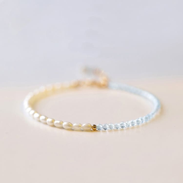 Bracelet fin en perles et aigue marine