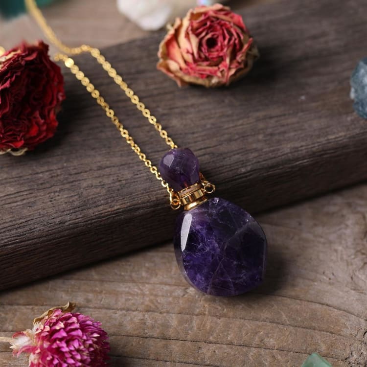 Collier avec pendentif diffuseur de parfum en pierre naturelle