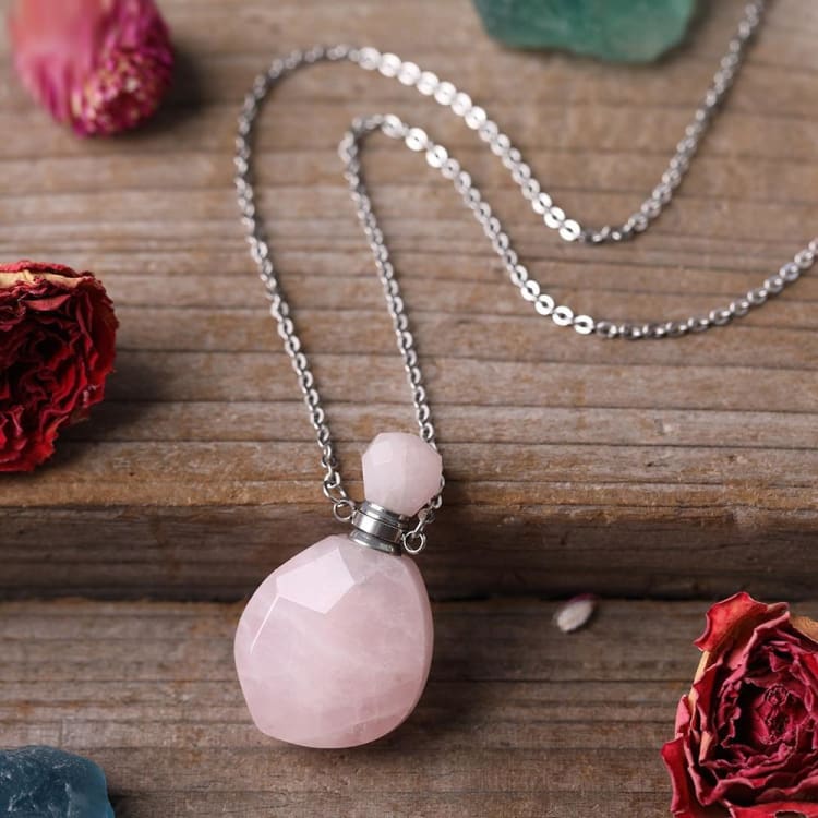 Collier avec pendentif diffuseur de parfum en pierre naturelle