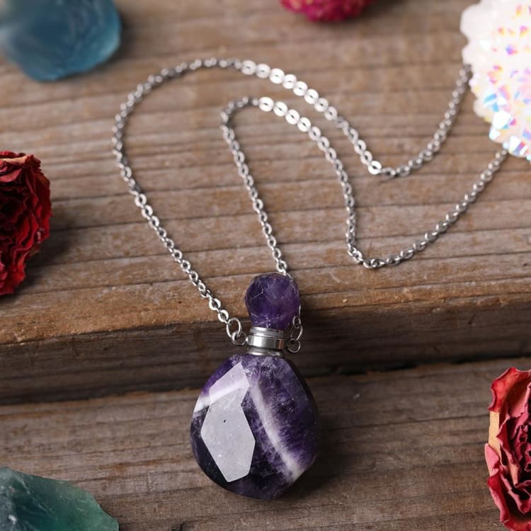 Collier avec pendentif diffuseur de parfum en pierre naturelle