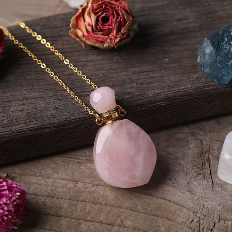 Collier avec pendentif diffuseur de parfum en pierre naturelle