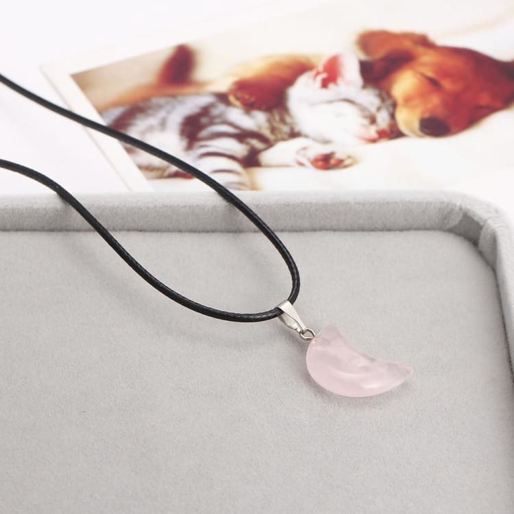 Collier Croissant de Lune en Quartz Rose