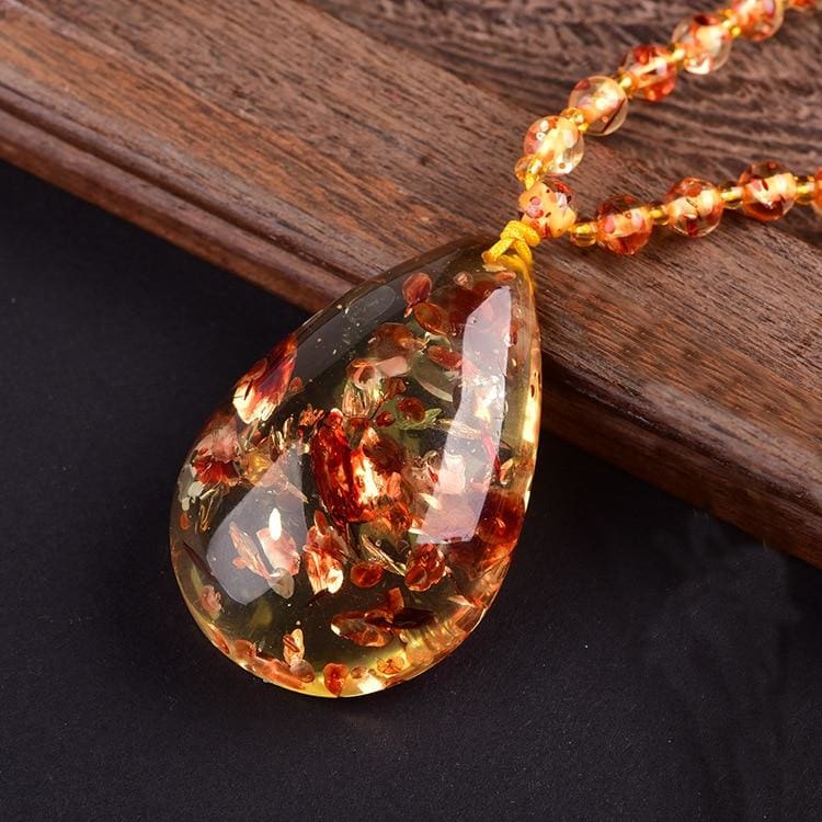 Collier en ambre ' le piège éternel '