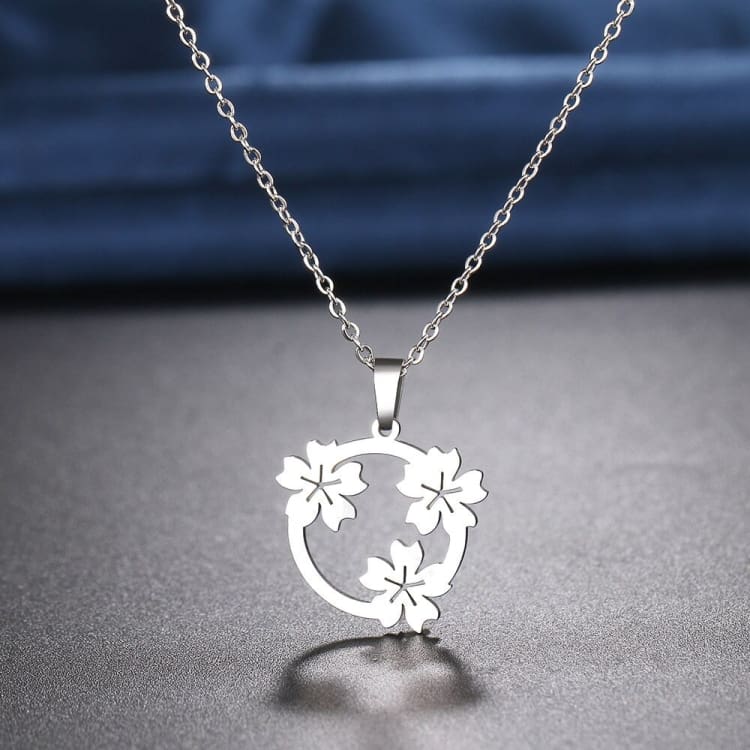 Collier 'Renouveau' orné de Fleurs du cerisier